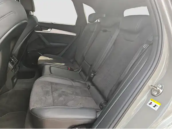 AUDI Q5 55 TFSI e quattro (9/16)