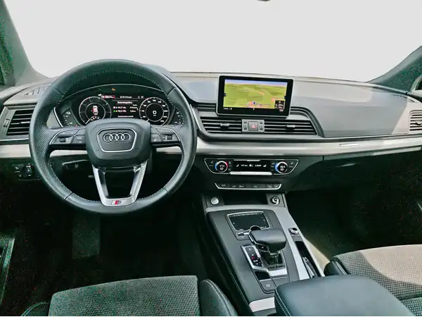 AUDI Q5 55 TFSI e quattro (10/16)