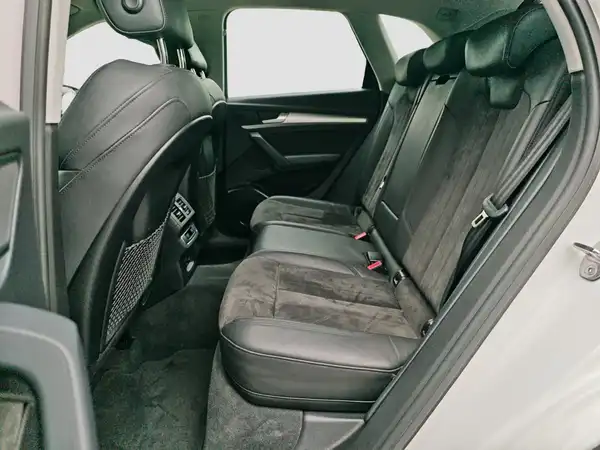 AUDI Q5 40 TDI qu TechSelect Alarm DAB 3xClima AHK (9/17)