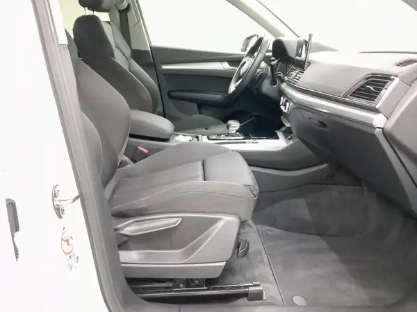 AUDI Q5 50 TFSI e qu Stadt Business virtual Pano Navi+ (17/21)