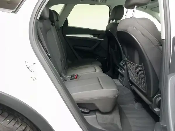 AUDI Q5 50 TFSI e qu Stadt Business virtual Pano Navi+ (18/21)