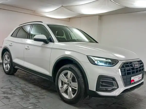 AUDI Q5 50 TFSI e qu Stadt Business virtual Pano Navi+ (4/21)