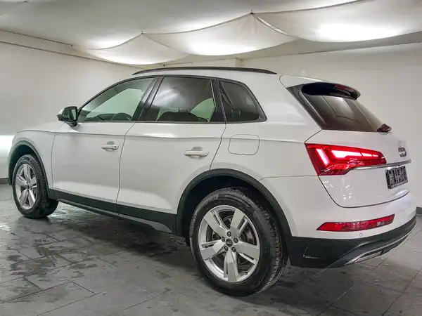 AUDI Q5 50 TFSI e qu Stadt Business virtual Pano Navi+ (5/21)