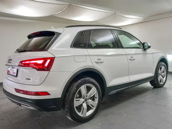 AUDI Q5 50 TFSI e qu Stadt Business virtual Pano Navi+ (7/21)