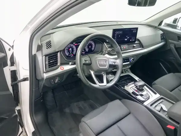 AUDI Q5 50 TFSI e qu Stadt Business virtual Pano Navi+ (8/21)