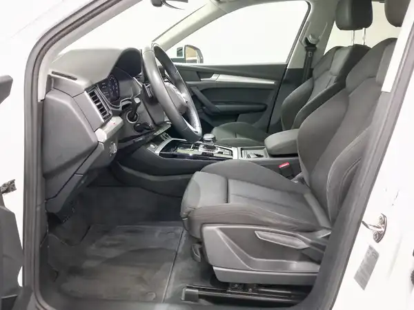 AUDI Q5 50 TFSI e qu Stadt Business virtual Pano Navi+ (9/21)