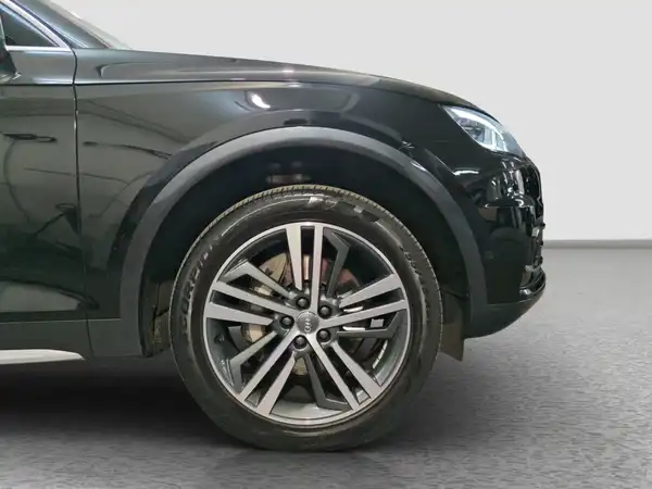 AUDI Q5 design 50 TDI qu. Tour AHK Kamera Pano Virtuel LED (17/17)