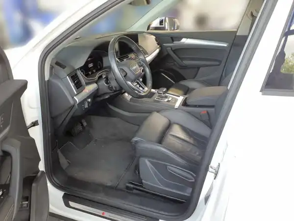 AUDI Q5 S line TFSI e quattro (6/8)