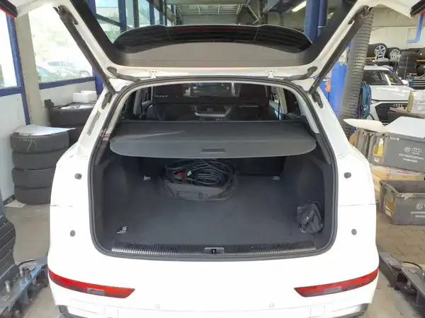 AUDI Q5 S line TFSI e quattro (8/8)