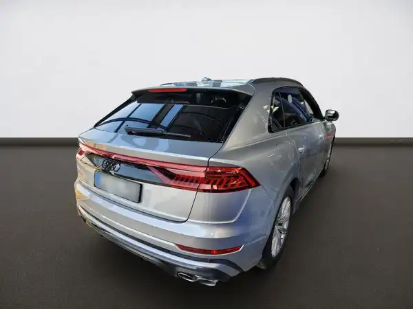 AUDI SQ8 (3/4)