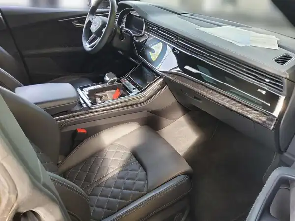 AUDI SQ8 (4/4)