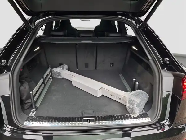AUDI SQ8 SUV 4.0 TSFI (13/17)