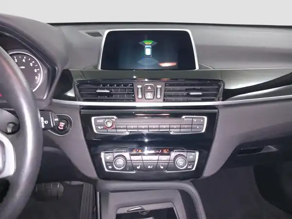 BMW X1 sDrive 18i Advantage Business Navi LED LenkHzg (12/17)