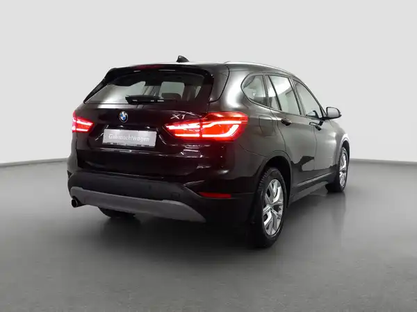 BMW X1 sDrive 18i Advantage Business Navi LED LenkHzg (5/17)