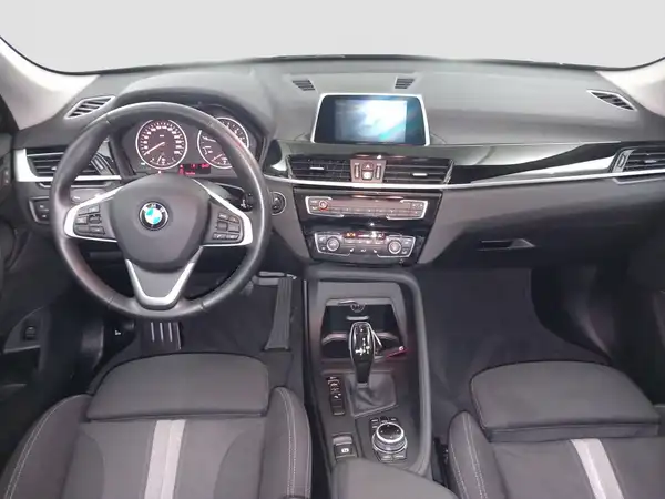 BMW X1 sDrive 18i Advantage Business Navi LED LenkHzg (10/17)