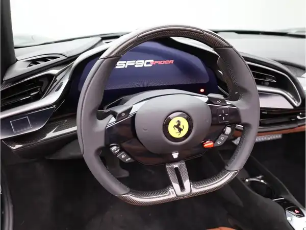 FERRARI SF90 (9/24)
