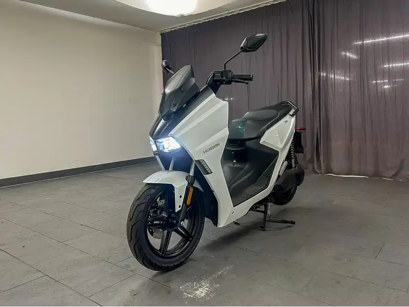HORWIN SK1 Pearl White E-Roller (1/9)