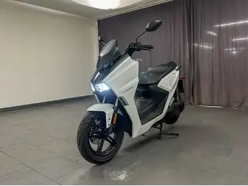 HORWIN SK1 Pearl White E-Roller (1/9)