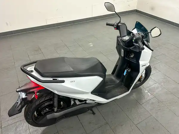 HORWIN SK1 Pearl White E-Roller (8/9)