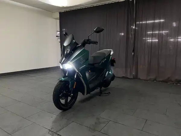 HORWIN SK3 PLUS GREEN METALLIC mit 2 Akkus (1/9)