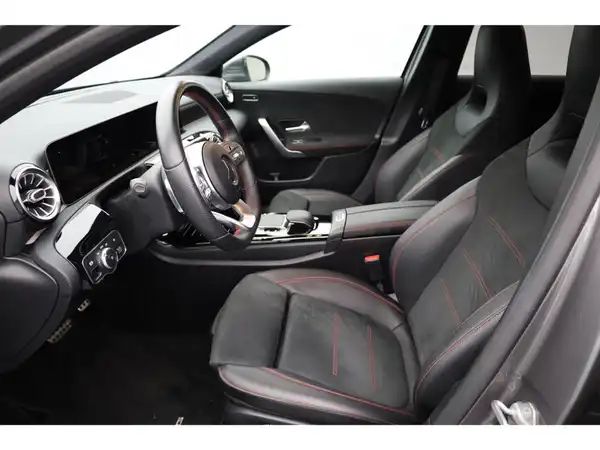 MERCEDES-BENZ A 220 (14/21)