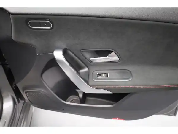 MERCEDES-BENZ A 220 (15/21)