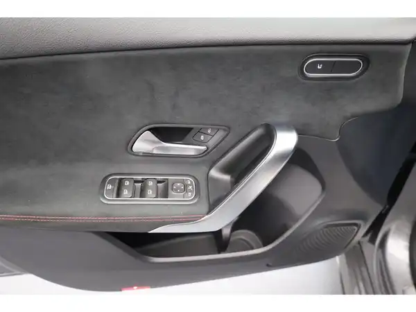 MERCEDES-BENZ A 220 (9/21)