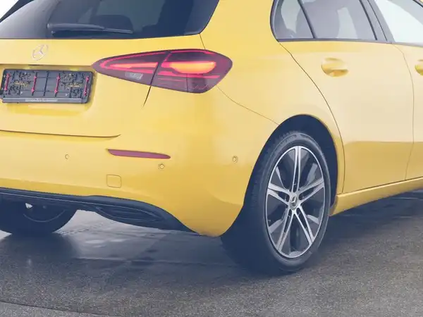 MERCEDES-BENZ A 180 (5/10)