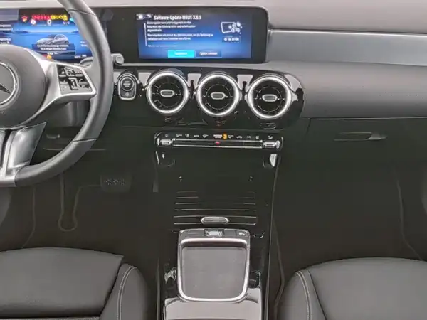MERCEDES-BENZ A 180 (6/10)