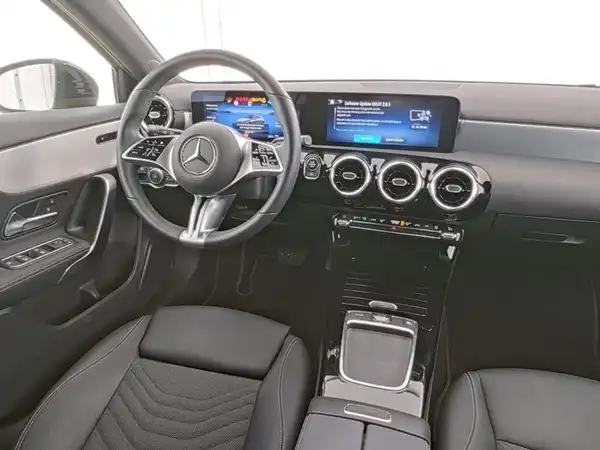 MERCEDES-BENZ A 180 (7/10)