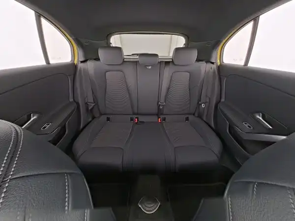 MERCEDES-BENZ A 180 (9/10)