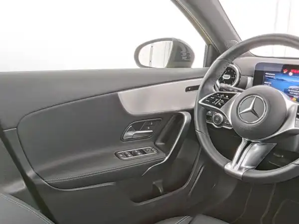 MERCEDES-BENZ A 180 (10/10)
