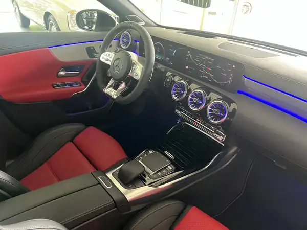 MERCEDES-BENZ A 35 4M (9/30)