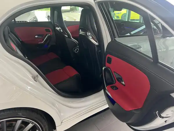 MERCEDES-BENZ A 35 4M (11/30)