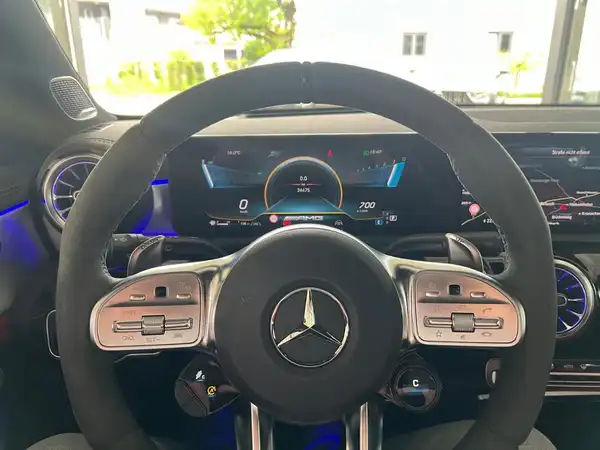 MERCEDES-BENZ A 35 4M (17/30)