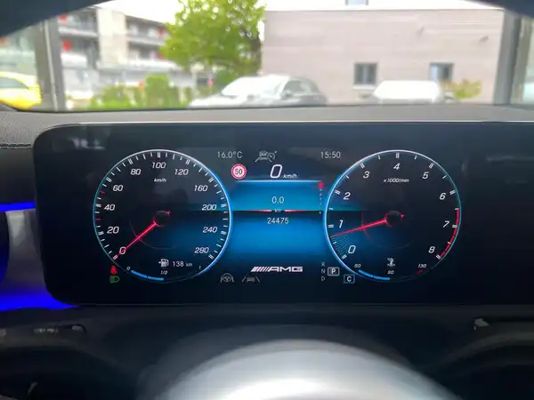 MERCEDES-BENZ A 35 4M (26/30)