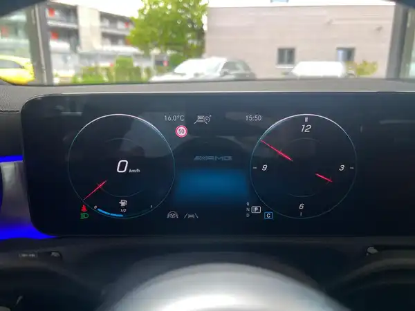 MERCEDES-BENZ A 35 4M (28/30)