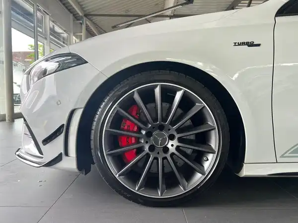 MERCEDES-BENZ A 35 4M (30/30)
