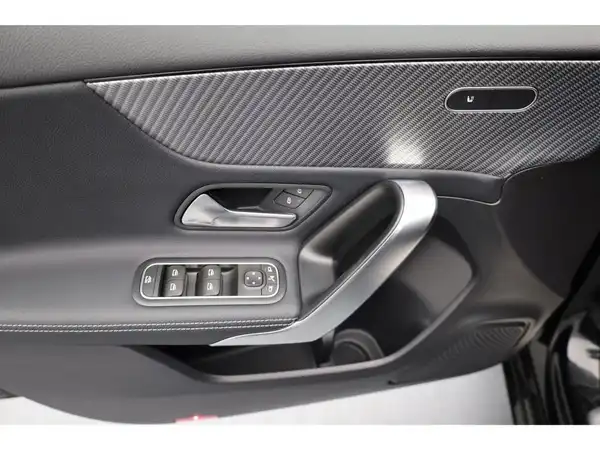 MERCEDES-BENZ A 180 (10/12)