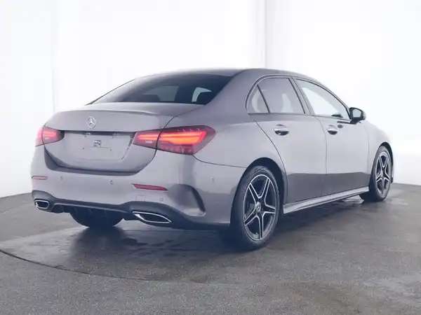 MERCEDES-BENZ A 180 (2/9)