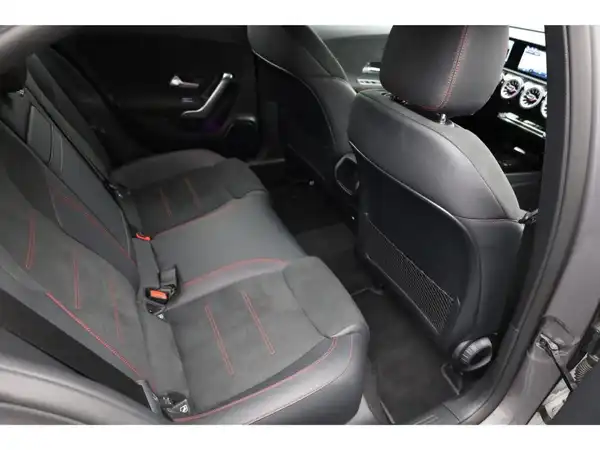 MERCEDES-BENZ A 180 (17/20)