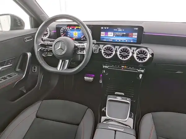 MERCEDES-BENZ A 180 (6/9)
