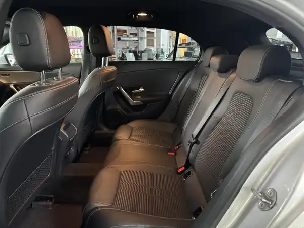 MERCEDES-BENZ A 200 Kompaktlimousine (11/19)