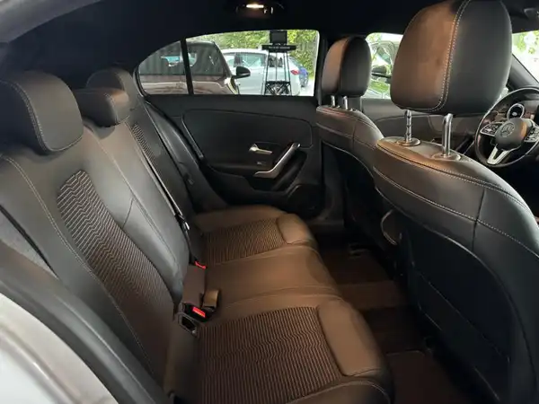 MERCEDES-BENZ A 200 Kompaktlimousine (14/19)