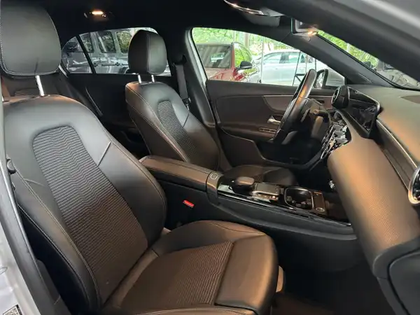 MERCEDES-BENZ A 200 Kompaktlimousine (16/19)