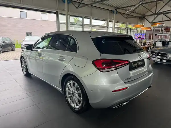 MERCEDES-BENZ A 200 Kompaktlimousine (3/19)