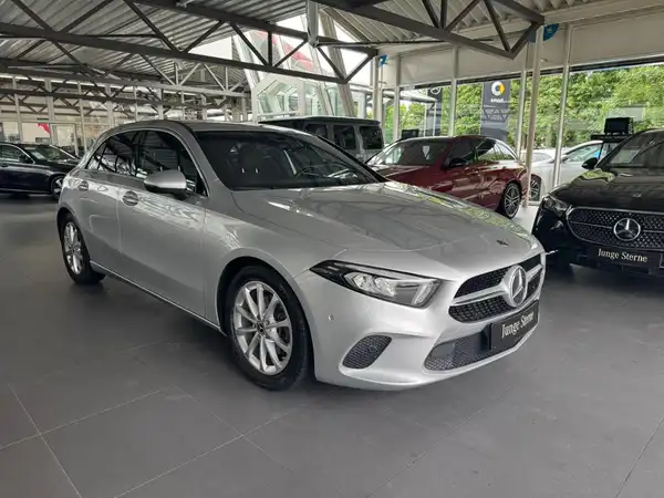 MERCEDES-BENZ A 200 Kompaktlimousine (6/19)