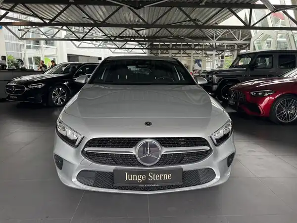 MERCEDES-BENZ A 200 Kompaktlimousine (7/19)