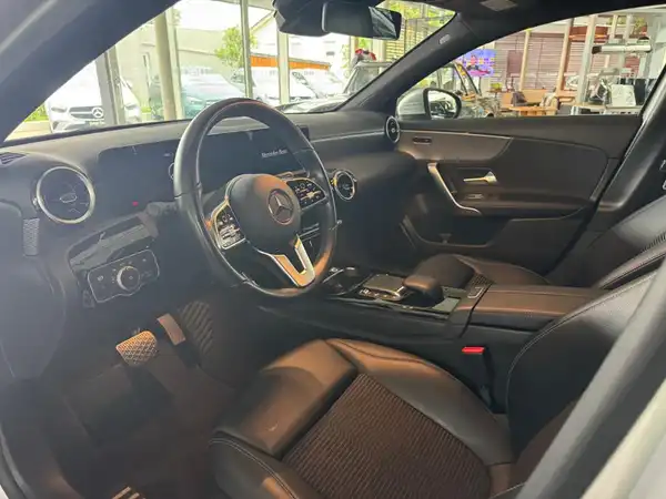 MERCEDES-BENZ A 200 Kompaktlimousine (8/19)