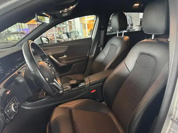 MERCEDES-BENZ A 200 Kompaktlimousine (9/19)